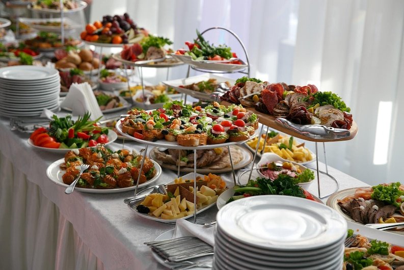 20230811191157_[fpdl.in]_catering-service-restaurant-table-with-snacks-food-event_367038-2516_medium