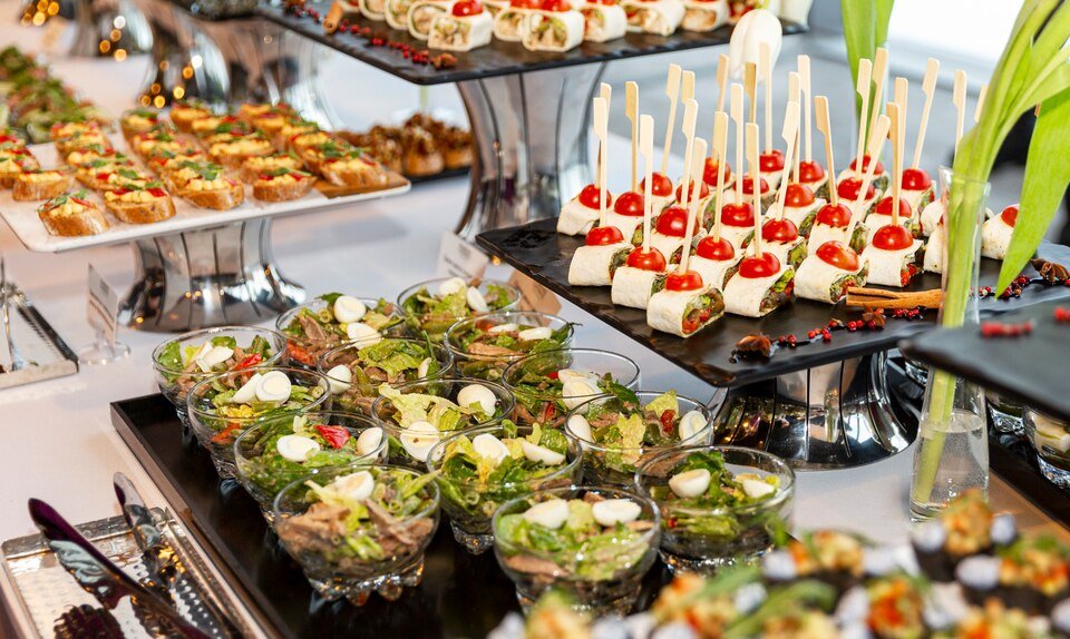 20230811191525_[fpdl.in]_appetizing-snacks-buffet-table-event-close-up_120897-1064_large